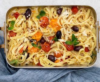 Bakad fetaostpasta och tomater - recept på TikTok-pasta