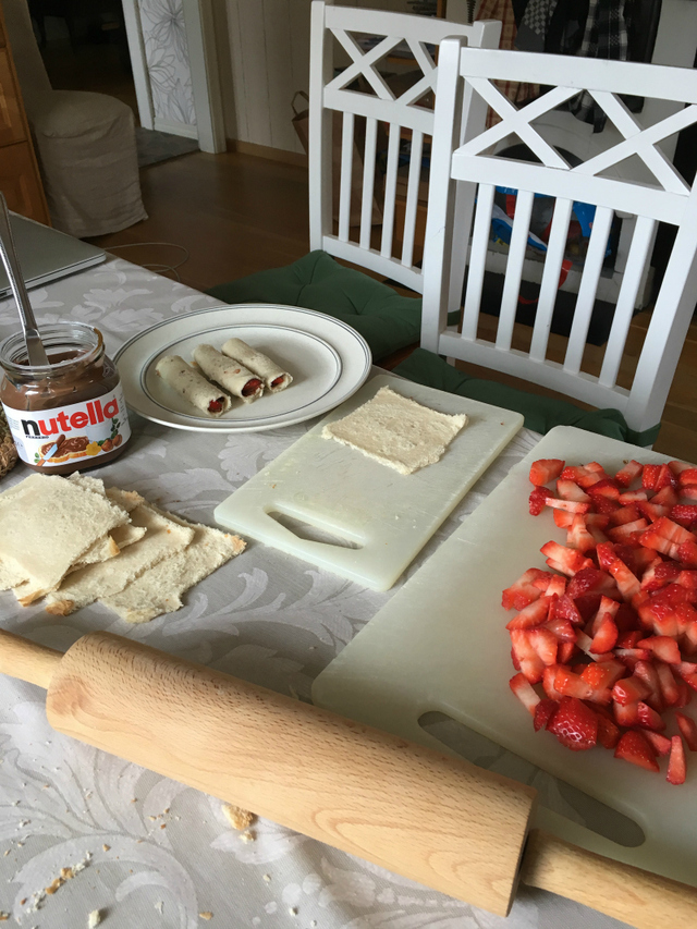 French toast rollups med nutella & jordgubbar