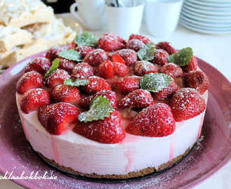 Rabarber- och jordgubbscheesecake (mjölkfri)