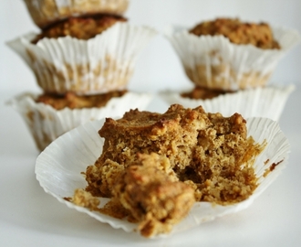 Muffins med äpple, morot och jordnöt