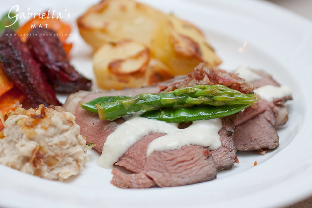 Lamm med Vårprimörer, Chévrekräm & Rostad Böndipp – Lamb with Spring Vegetables, Chévre & A Bean Dip