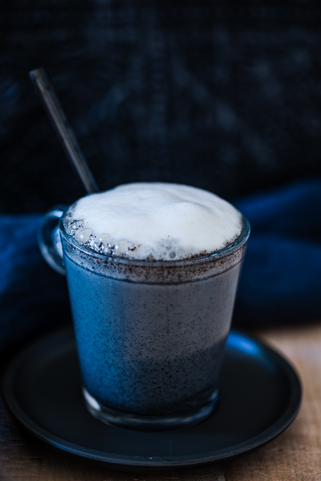 Svart tahini latte – Vegan