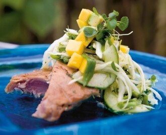 Grillad tonfisk i thaimarinad med fruktig vitkålssallad