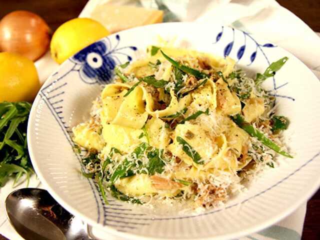 Pasta med tonfisksås och kapris