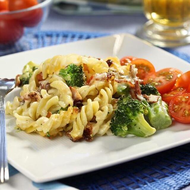 Pastagratäng med broccoli och bacon