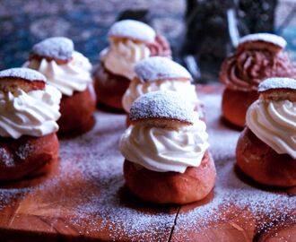 När man har fettisdag! Semlor med saffran. Med choklad. Som kladdkaka eller muffins.