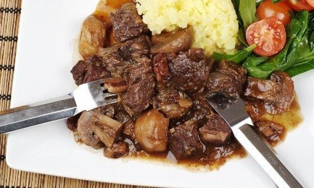 Köttgryta med rödvin Boef bourguignon