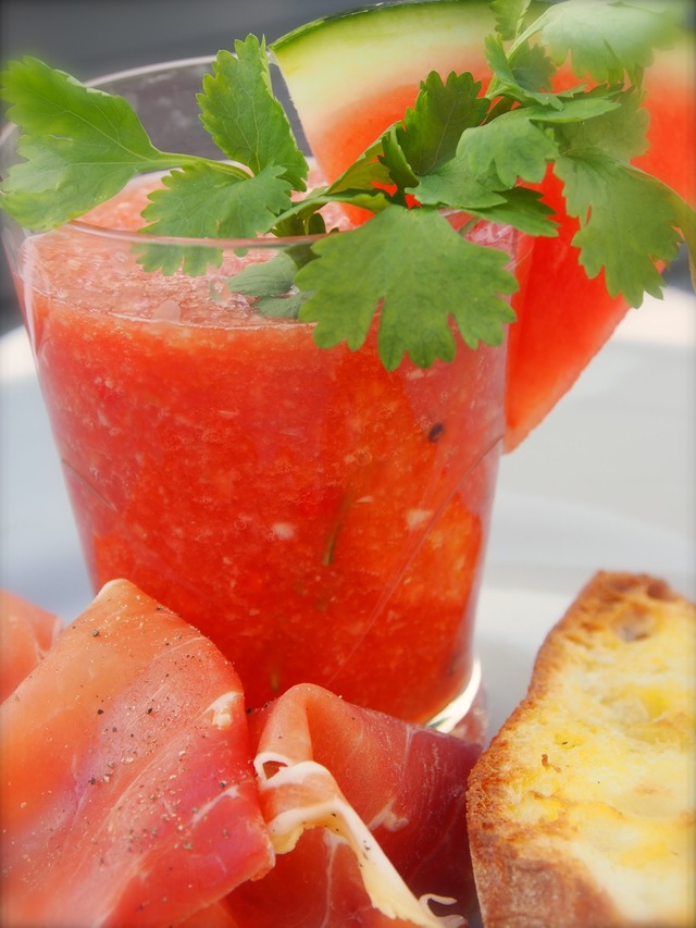 Gazpacho på vattenmelon och Stickyribs