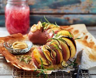 Ugnsbakad falukorv med äpple och zucchini