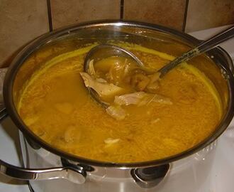 Krämig kycklingsoppa med smak av curry