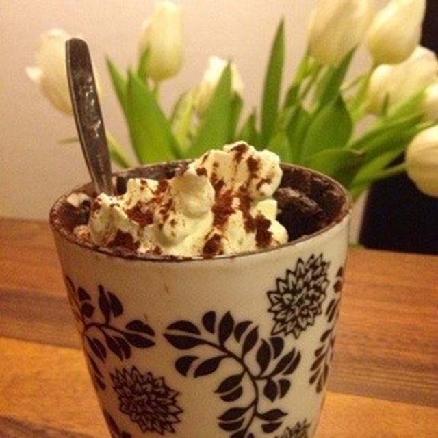 …bakad varm choklad aka brownie in a cup.