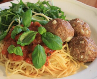 Italienska köttbullar med tomatsås