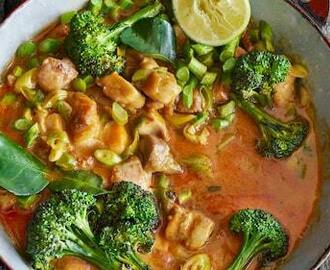 Kyckling i krämig panang-curry med sparrisbroccoli
