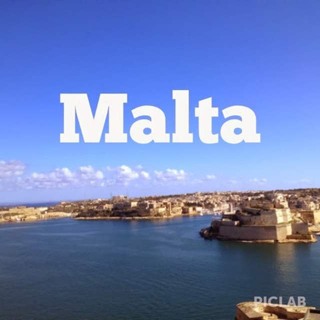 Vandrar på Malta och äter god restaurang mat!