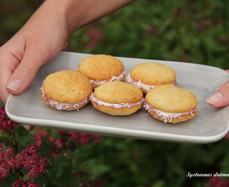 Vaniljwhoopies med polkagris