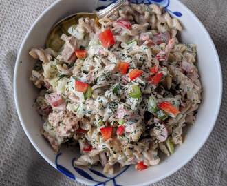 Krämig Pastasallad med tonfisk (glutenfri kikärtspasta + mejerifri)