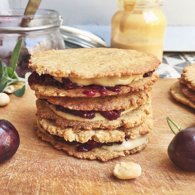 Glutenfria kokos-kola-kakor med P&J-fyllning