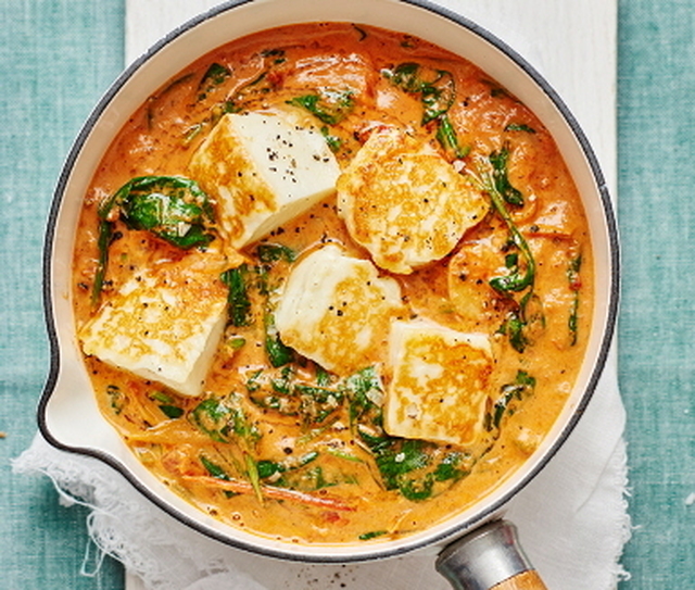 Palak paneer med tomat och halloumi