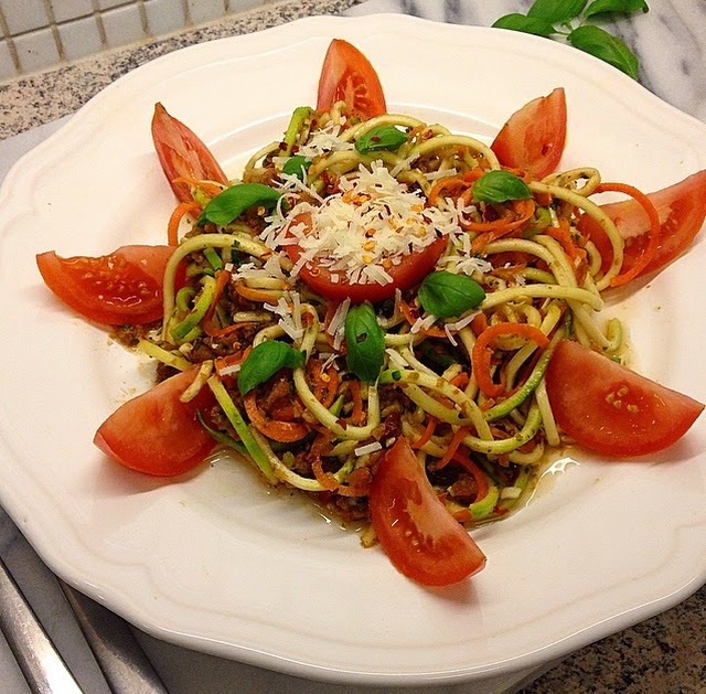 Zucchinipasta med Raw Tomatsås