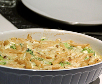 Pastagratäng med broccoli och fetaost