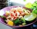 Asiatisk sallad med chili- & vitlöksfrästa räkor