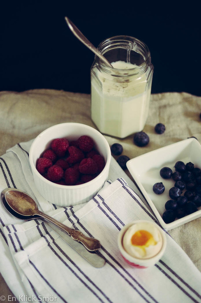 Frukost med hemmagjord yoghurt