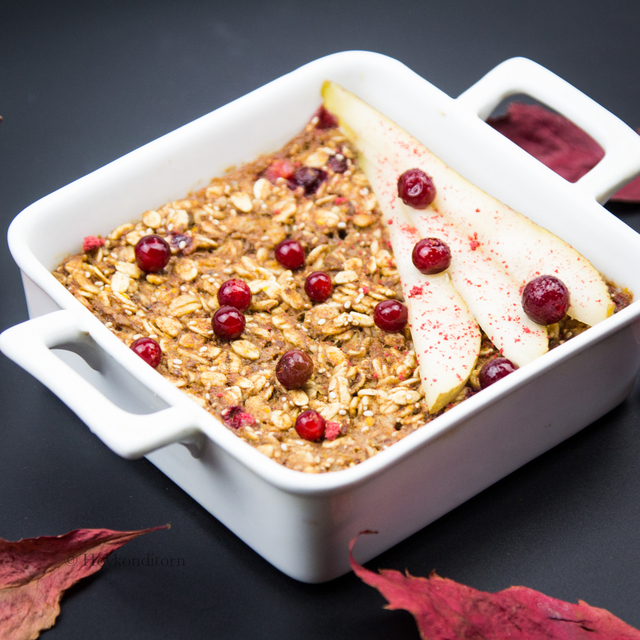 Baked Oatmeal with Pear and Lingonberry