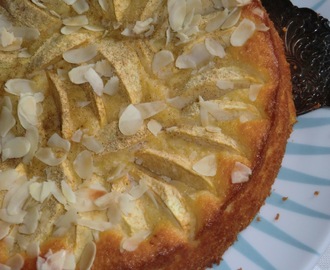 Glutenfri saftig äppelkaka med rivet äpple - mjölkfri vid behov