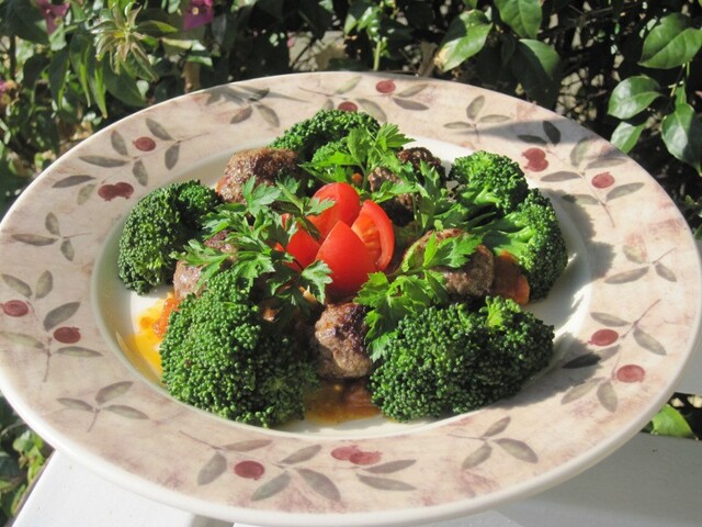 Lammfärsbullar med Tomatsmörsås och Broccoli
