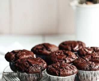 Saftiga chokladmuffins med mintgömma