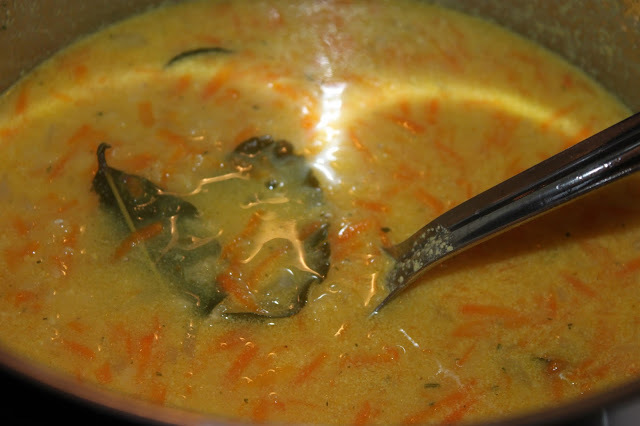 Vegetarisk thaisoppa med linser och morötter