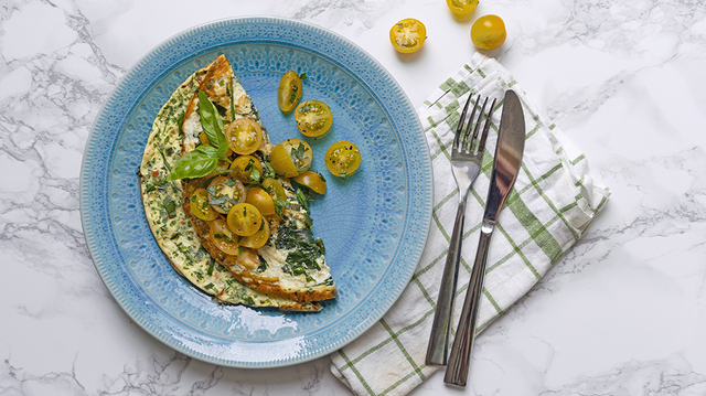 Omelett på äggvitor med spenat och vårlök – 128 kcal