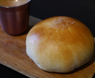 Bulla fylld med röd bönpasta - Anpan (あんパン)