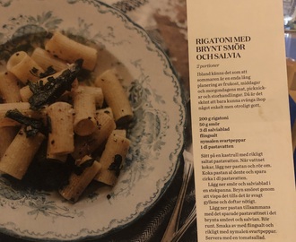 Rigatoni m brynt smör o salvia