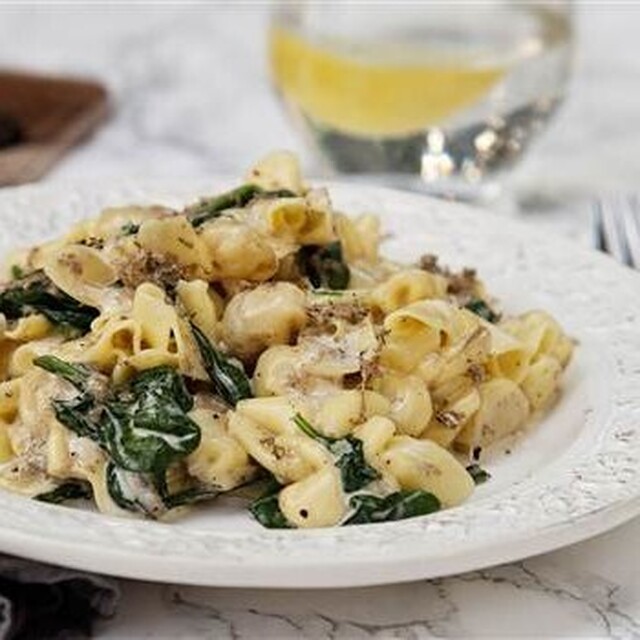 Krämig pasta med parmesan och spenat