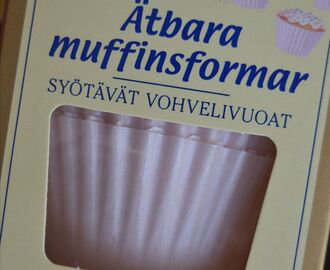 Kan man äta muffinsformen? -Chokladcupcakes med vit chokladfrosting och ätbara formar!