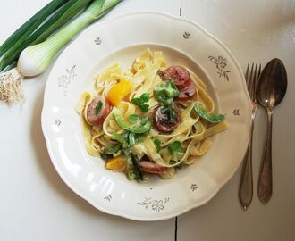 Tagliatelle med salsicca och paprika