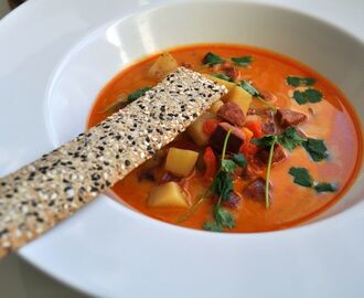 Värmande soppa med chorizo och potatis