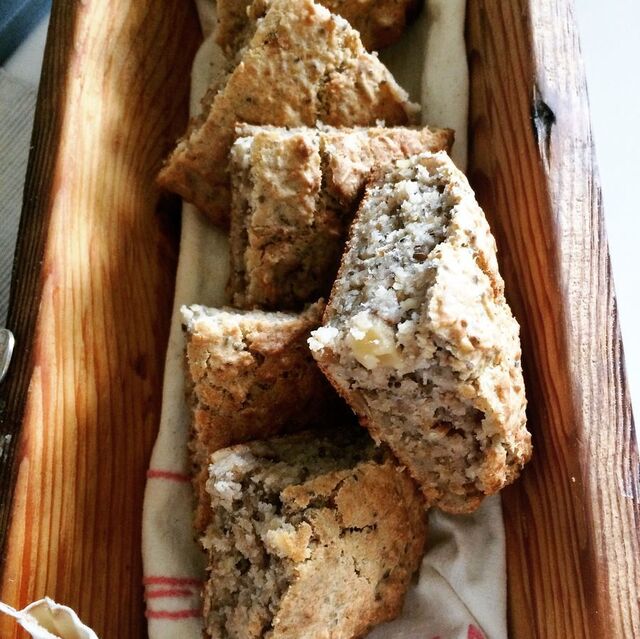 Glutenfria scones med chiafrön.