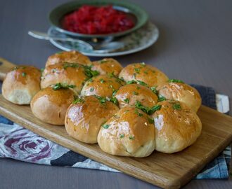 Pompuski- Ukrainskt brytbröd med vitlök