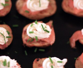 Potatiskompisar med rökt lax och citronkräm