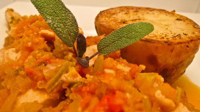 Kyckling, bakpotatis, med tomat, selleri och salvia kompott. ”veckans matlåda”