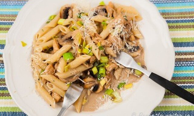 Penne pasta med viltfile, svamp och grädde