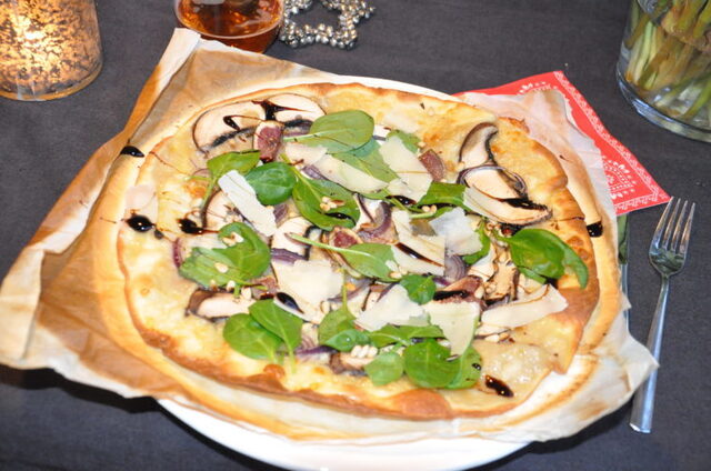 Pizza Bianco med portabello och fikon