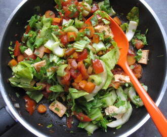 Pak choi med tofu och stekta grönsaker
