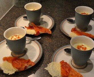 Blomkålssoppa med torkad parmaskinka och parmachips!