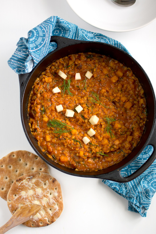 Linsgryta med curry, äpple och dill