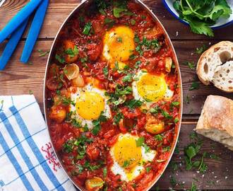 Ugnsbakade ägg med tomatsås