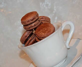 Chocolate macarons