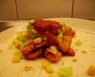 Kycklingtortilla med tomatsås och Guacamole